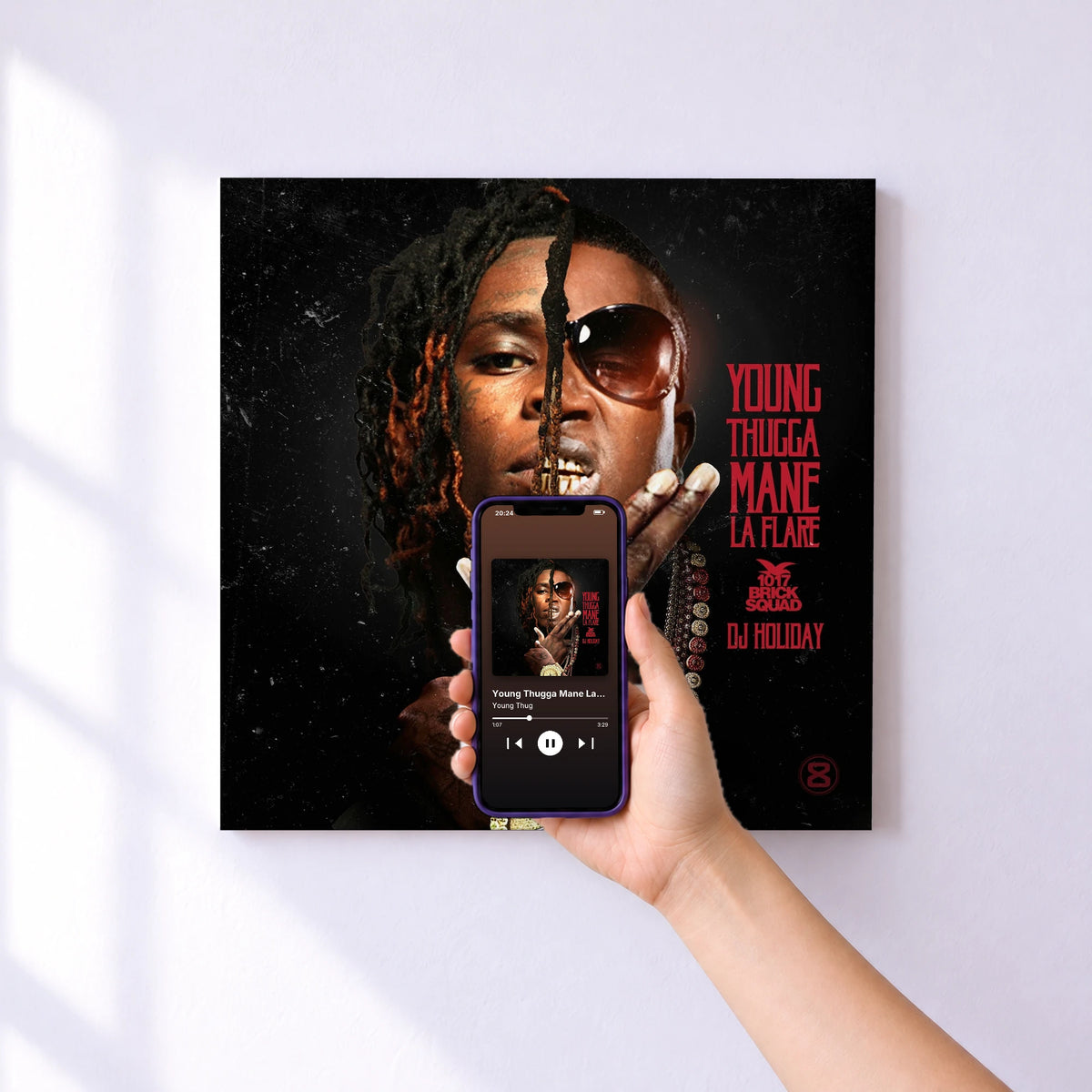 Affiche connectée Young Thugga Mane La Flare de Young Thug au mur : l'album se lance en approchant le téléphone