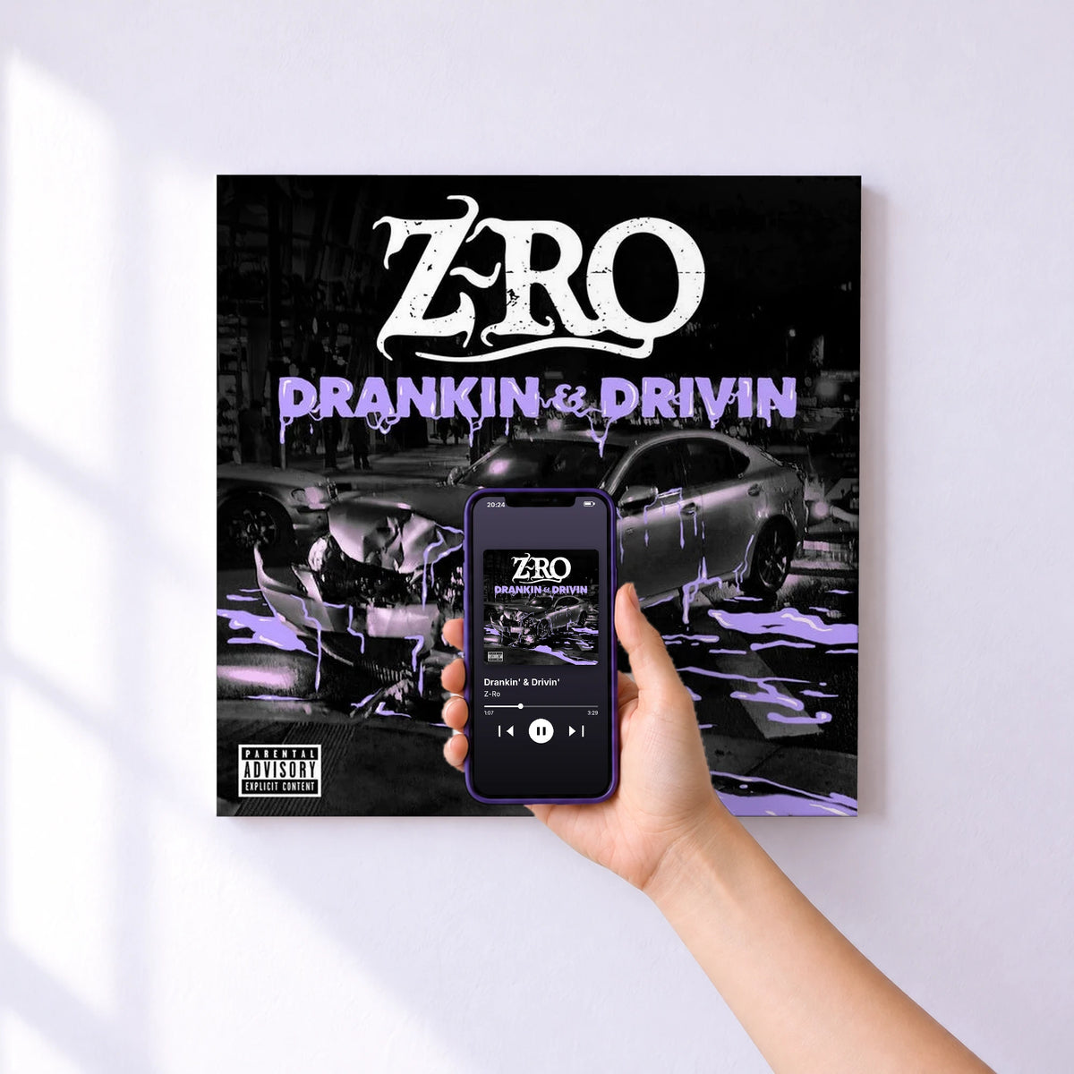 Affiche connectée Drankin' & Drivin' de Z-Ro au mur : l'album se lance en approchant le téléphone