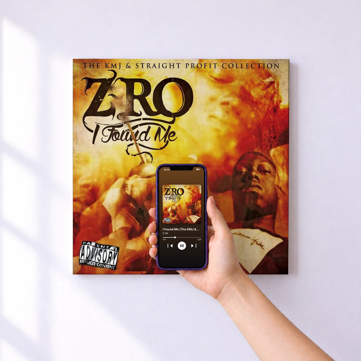 Affiche connectée I Found Me (The KMJ & Straight Profit Collection) de Z-Ro au mur : l'album se lance en approchant le téléphone