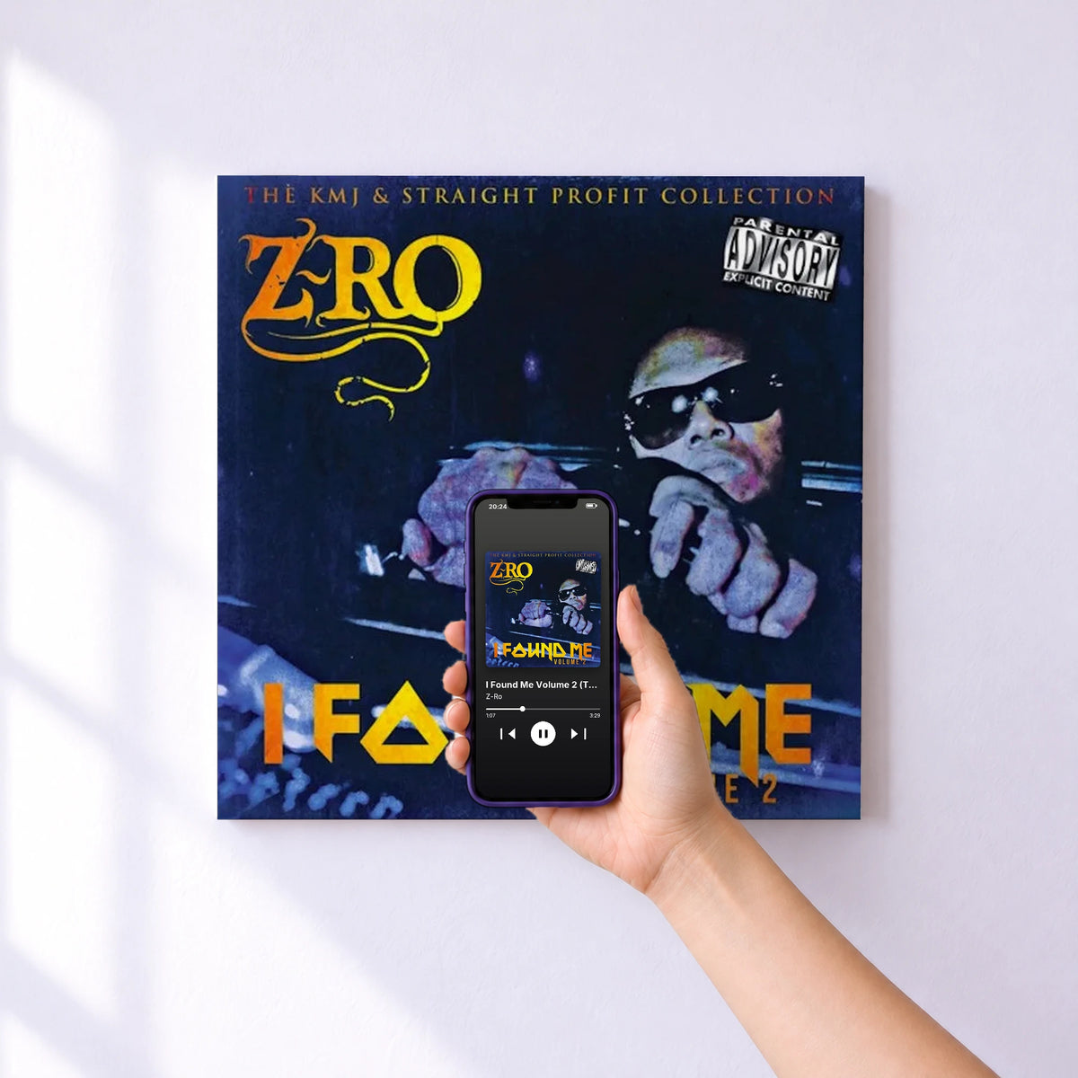 Affiche connectée I Found Me Volume 2 (The KMJ & Straight Profit Collection) de Z-Ro au mur : l'album se lance en approchant le téléphone