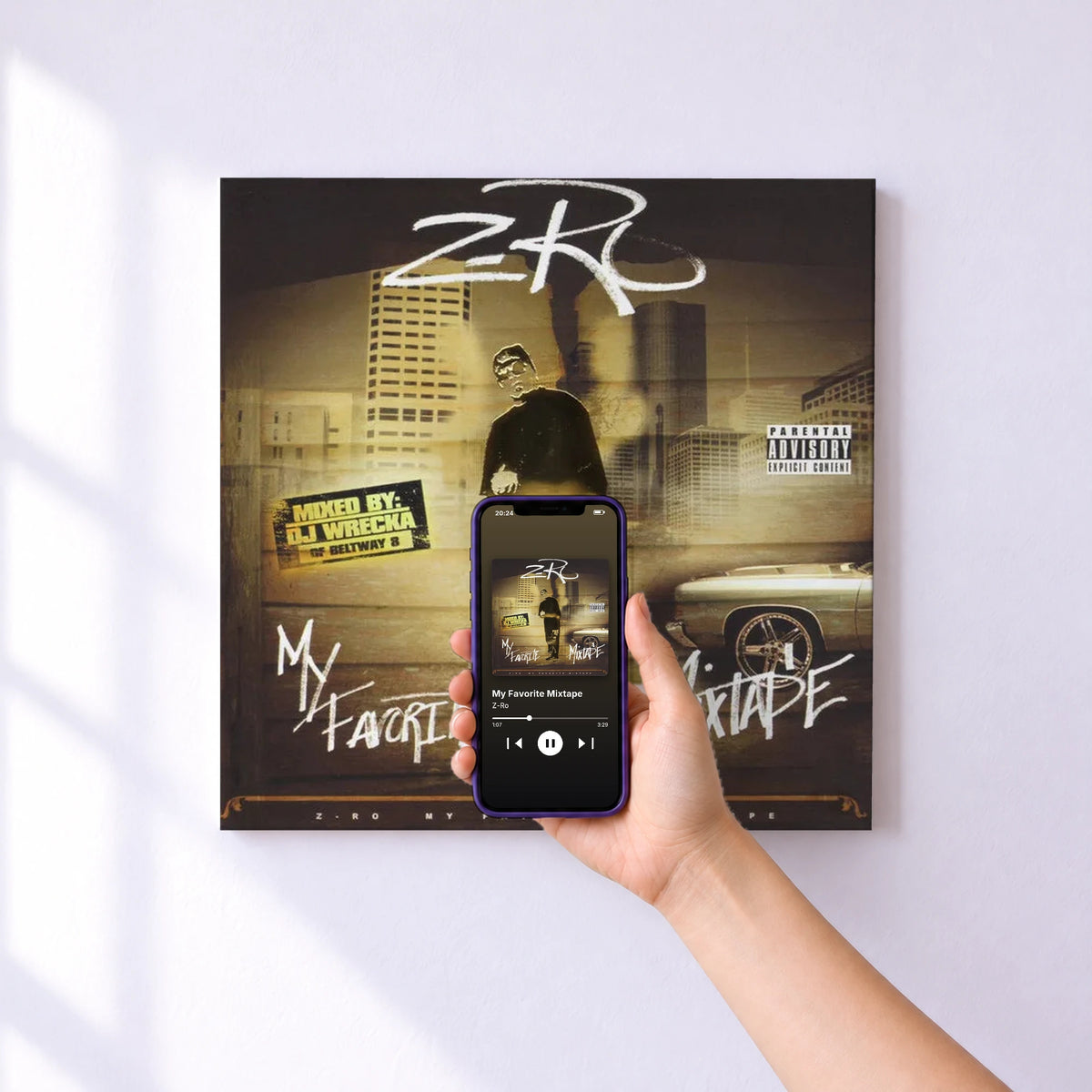 Affiche connectée My Favorite Mixtape de Z-Ro au mur : l'album se lance en approchant le téléphone