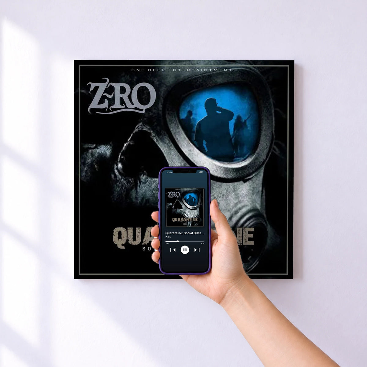 Affiche connectée Quarantine: Social Distancing de Z-Ro au mur : l'album se lance en approchant le téléphone