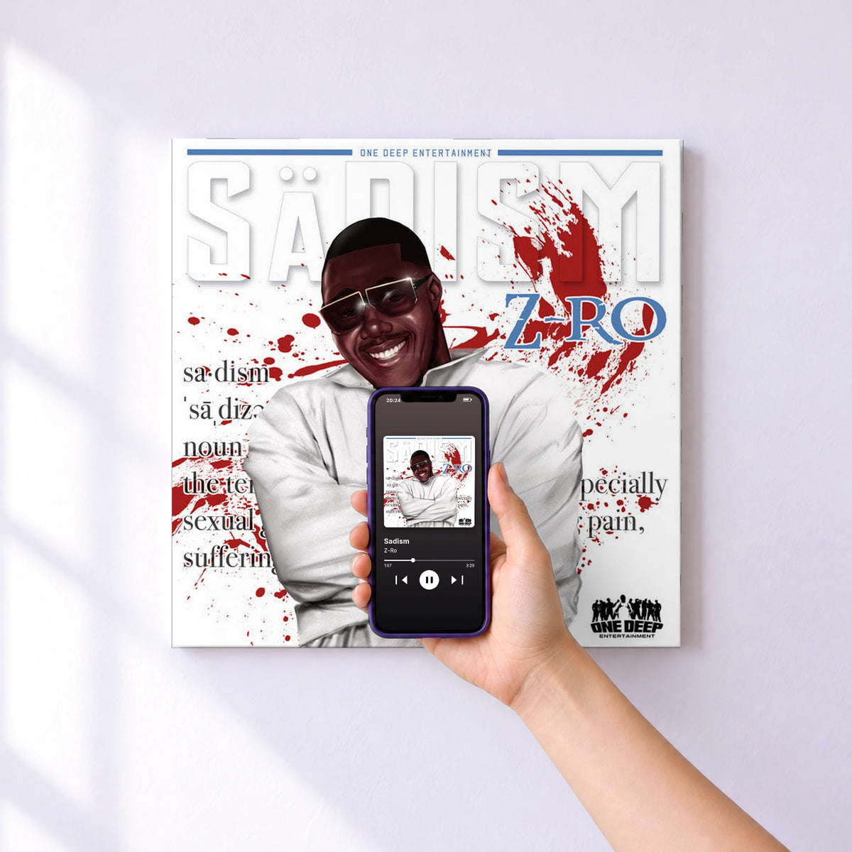 Affiche connectée Sadism de Z-Ro au mur : l'album se lance en approchant le téléphone