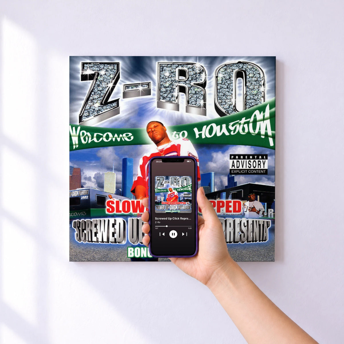 Affiche connectée Screwed Up Click Representa (Slowed & Chopped) de Z-Ro au mur : l'album se lance en approchant le téléphone