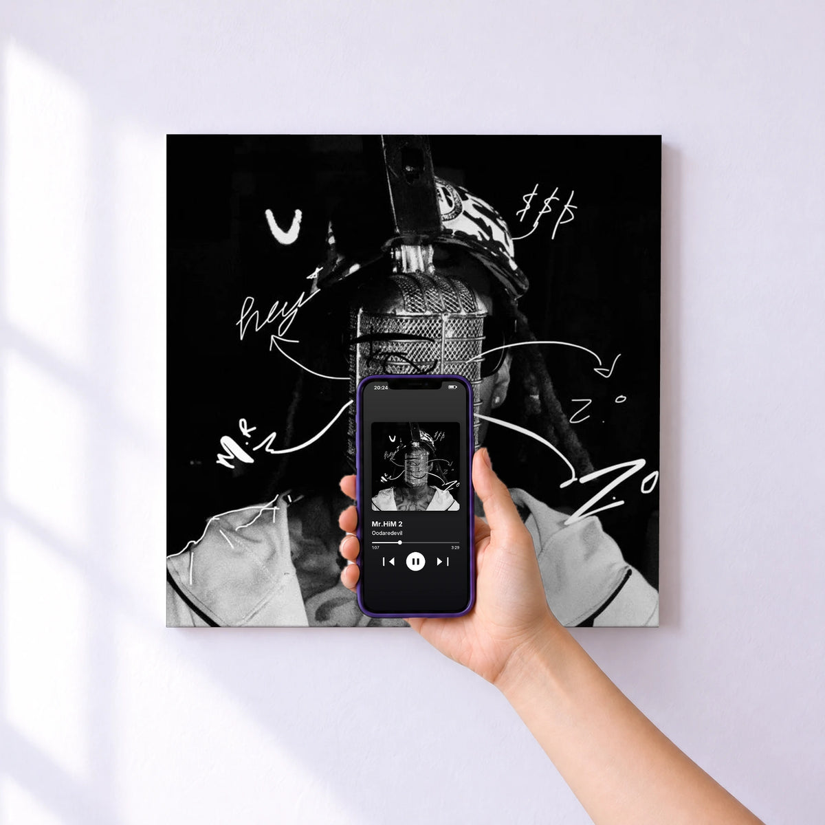 Affiche connectée Mr.HiM 2 de Oodaredevil au mur : l'album se lance en approchant le téléphone