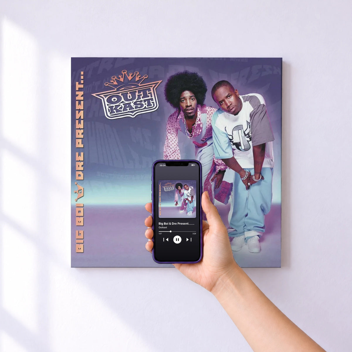 Affiche connectée Big Boi & Dre Present...OutKast de Outkast au mur : l'album se lance en approchant le téléphone