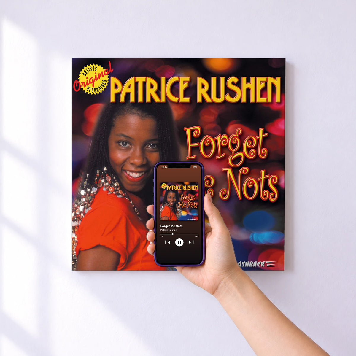 Affiche connectée Forget Me Nots de Patrice Rushen au mur : l'album se lance en approchant le téléphone