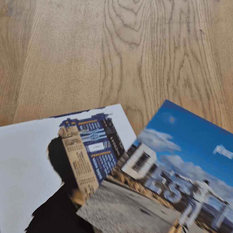 affiches connectées jetées