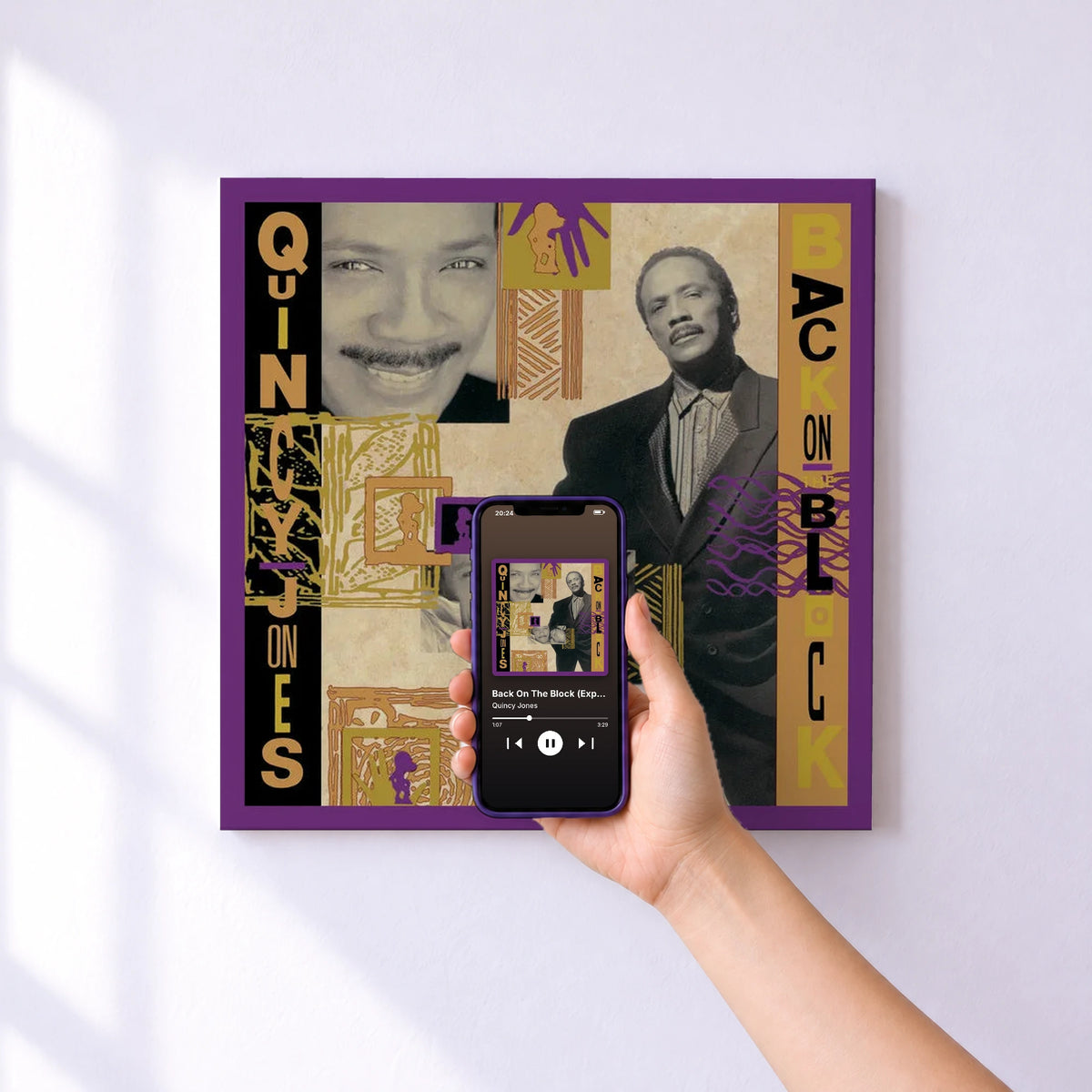 Affiche connectée Back On The Block (Expanded Edition) de Quincy Jones au mur : l'album se lance en approchant le téléphone