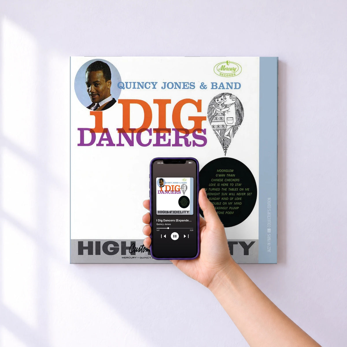 Affiche connectée I Dig Dancers (Expanded Edition) de Quincy Jones au mur : l'album se lance en approchant le téléphone
