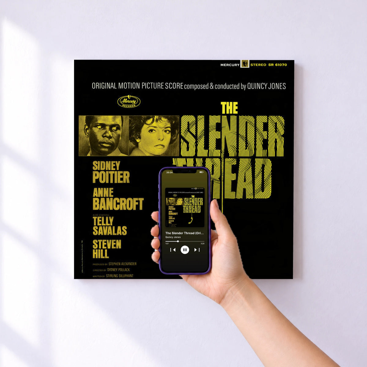 Affiche connectée The Slender Thread (Original Motion Picture Score) de Quincy Jones au mur : l'album se lance en approchant le téléphone