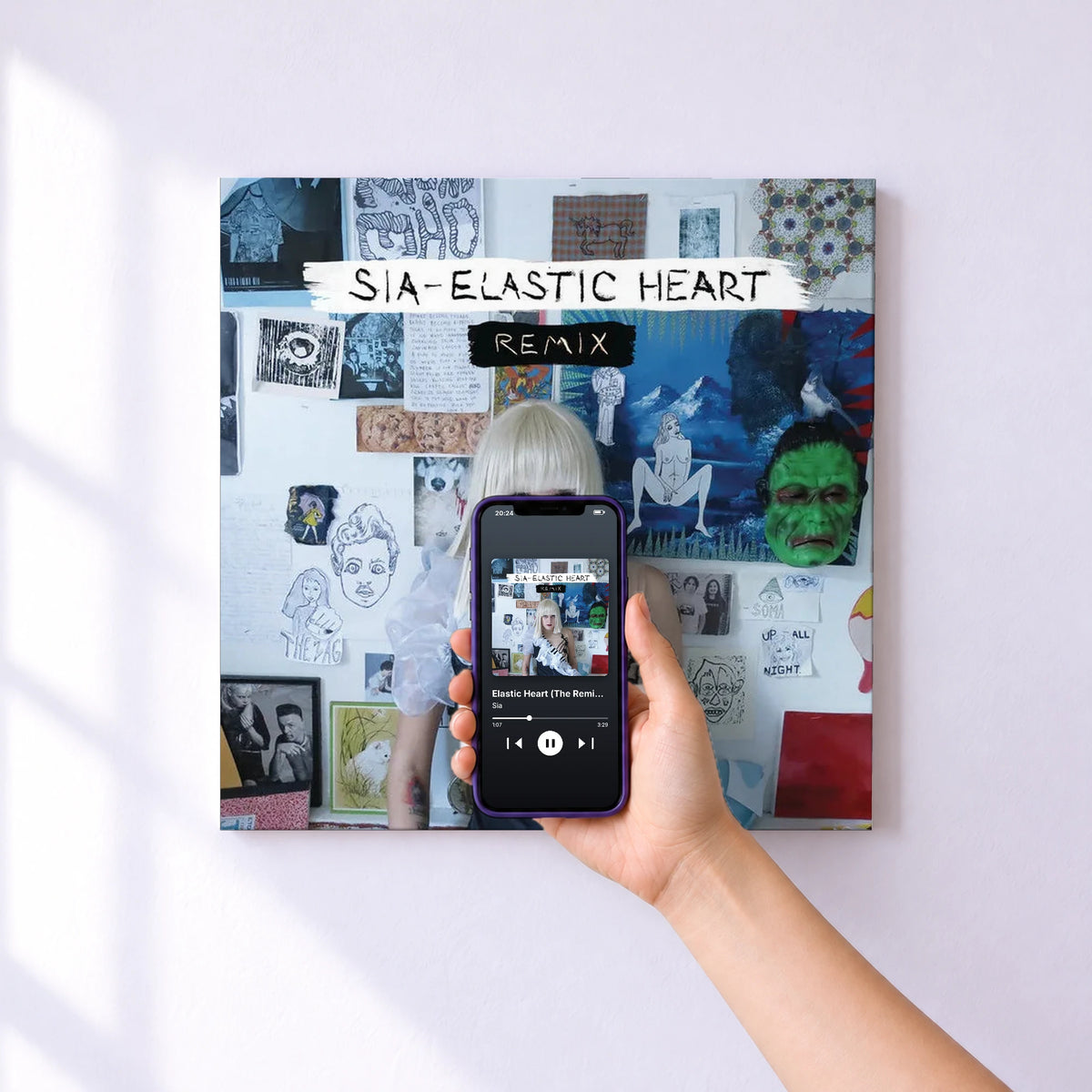 Affiche connectée Elastic Heart (The Remixes) de Sia au mur : l'album se lance en approchant le téléphone