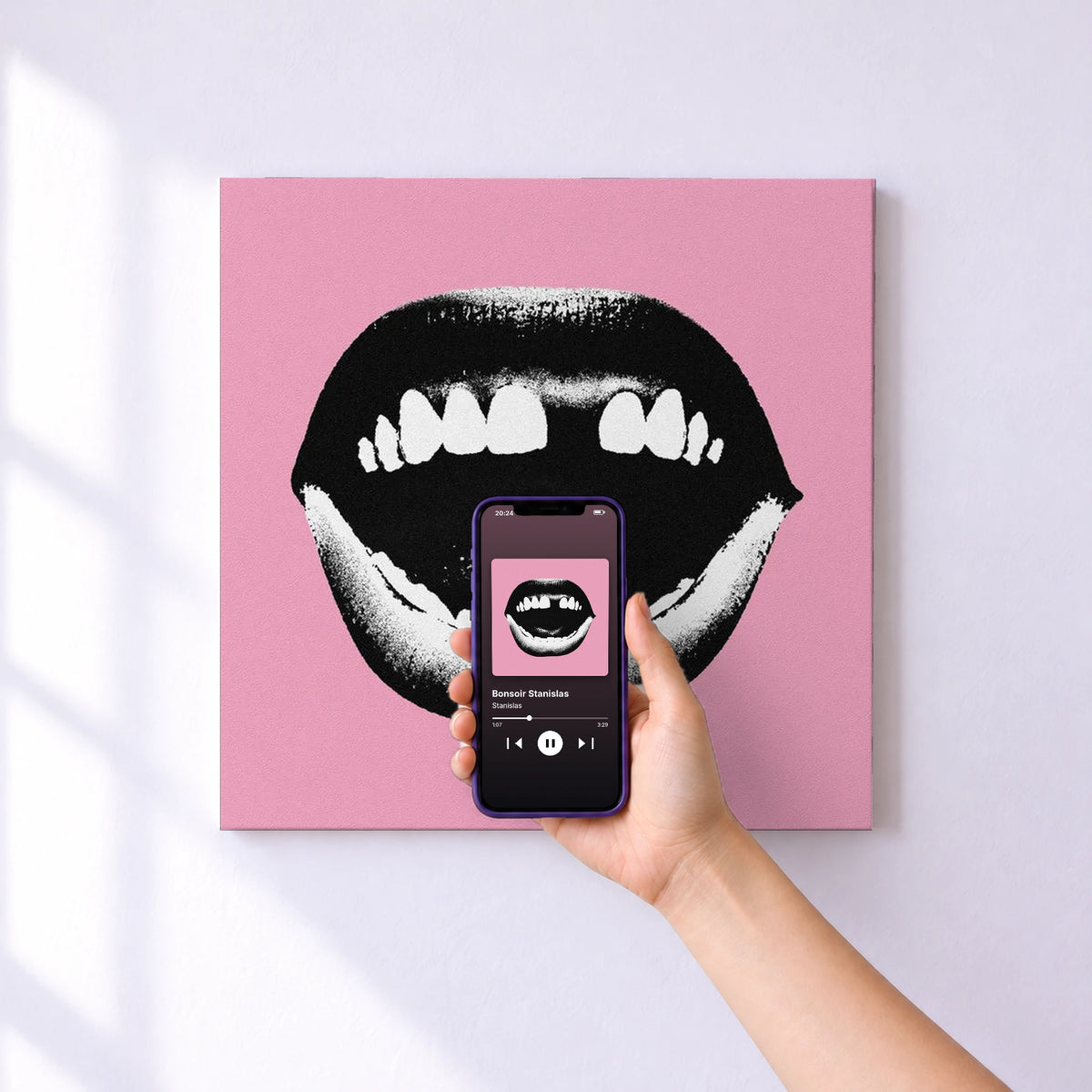 Affiche connectée Bonsoir Stanislas de Stanislas au mur : l'album se lance en approchant le téléphone