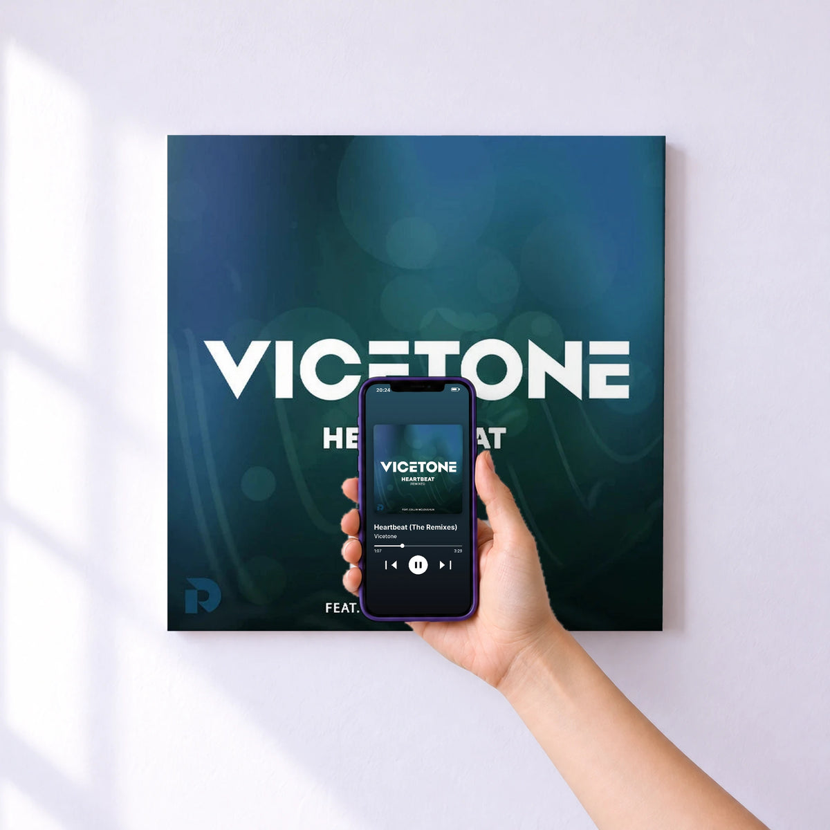 Affiche connectée Heartbeat (The Remixes) de Vicetone au mur : l'album se lance en approchant le téléphone