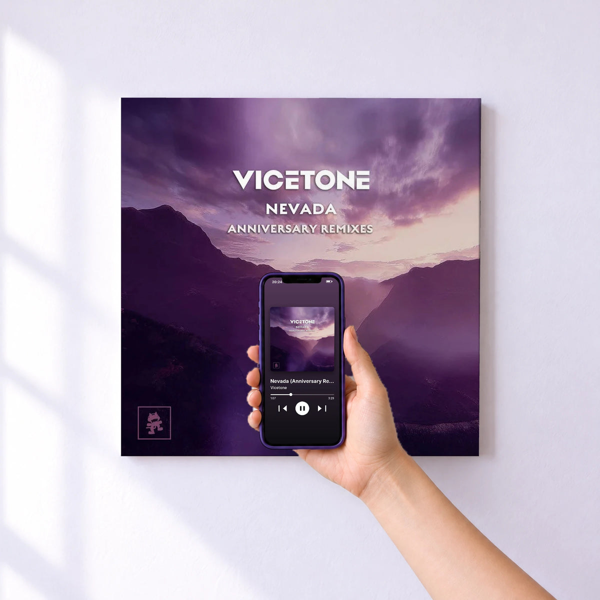 Affiche connectée Nevada (Anniversary Remixes) de Vicetone au mur : l'album se lance en approchant le téléphone