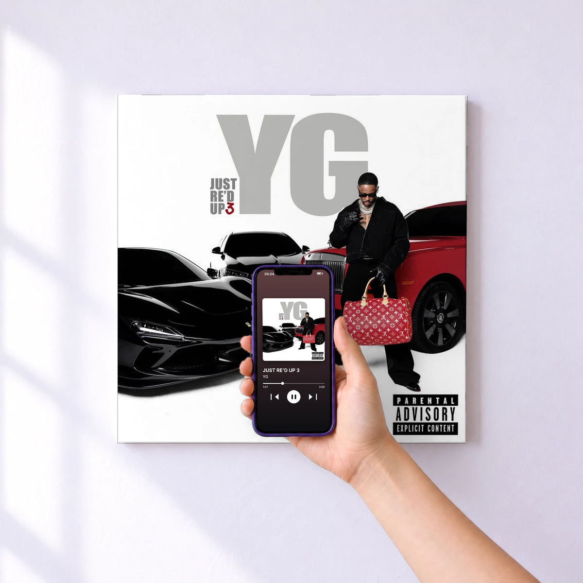 Affiche connectée JUST RE'D UP 3 de YG au mur : l'album se lance en approchant le téléphone