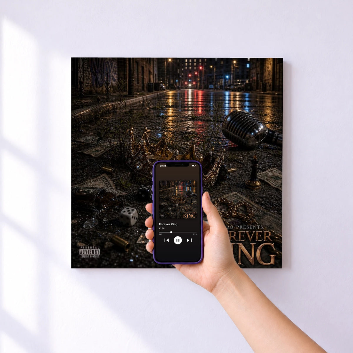 Affiche connectée Forever King de Z-Ro au mur : l'album se lance en approchant le téléphone
