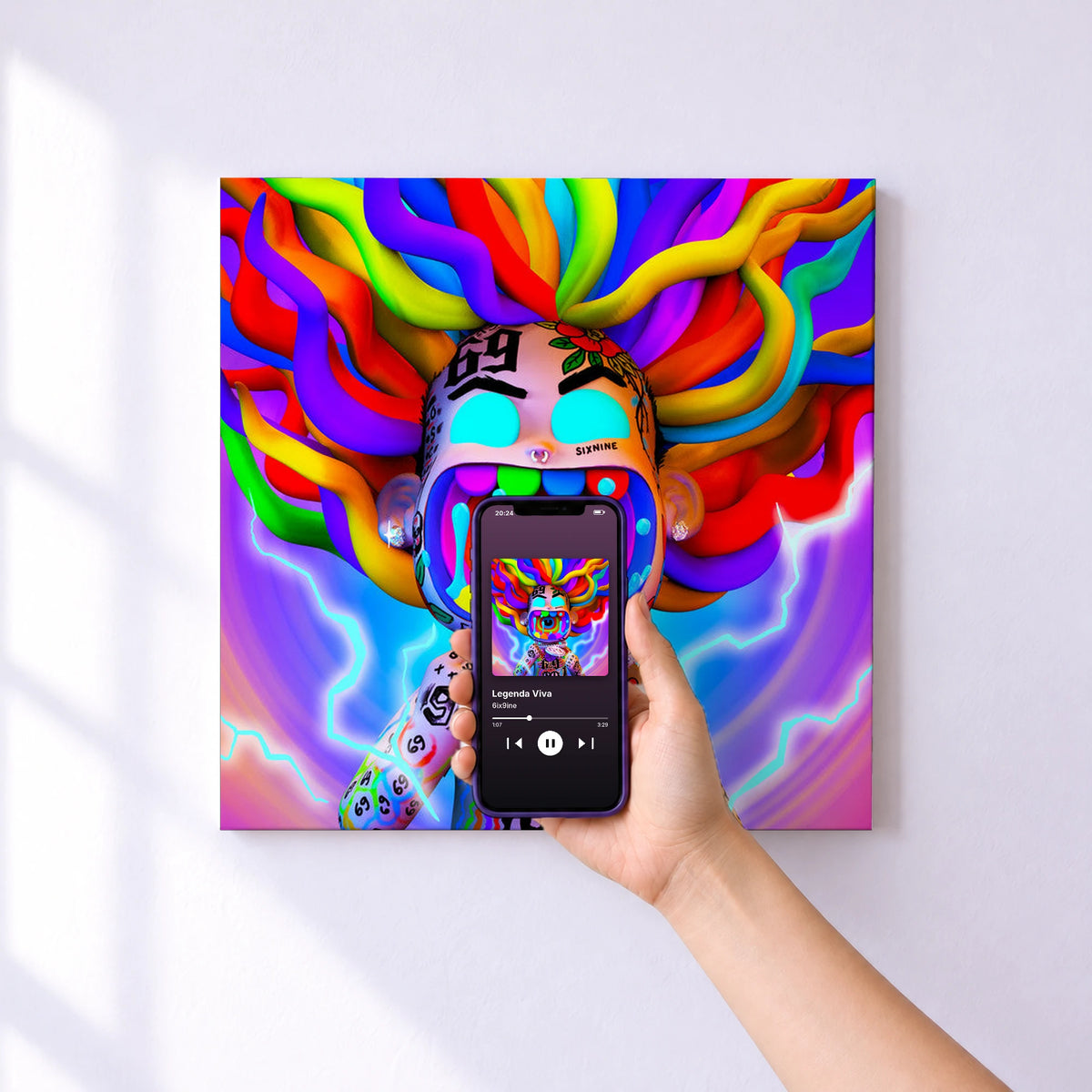 Affiche connectée Legenda Viva de 6ix9ine au mur : l'album se lance en approchant le téléphone