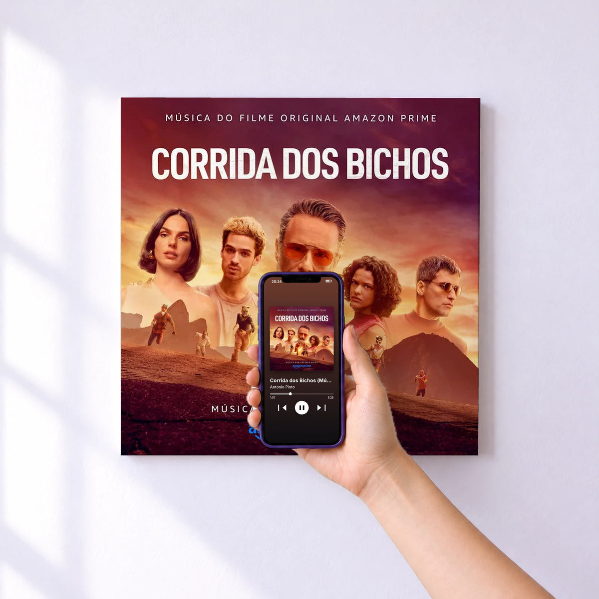 Affiche connectée Corrida dos Bichos (Música do Filme Original Amazon Prime) de Antonio Pinto au mur : l'album se lance en approchant le téléphone