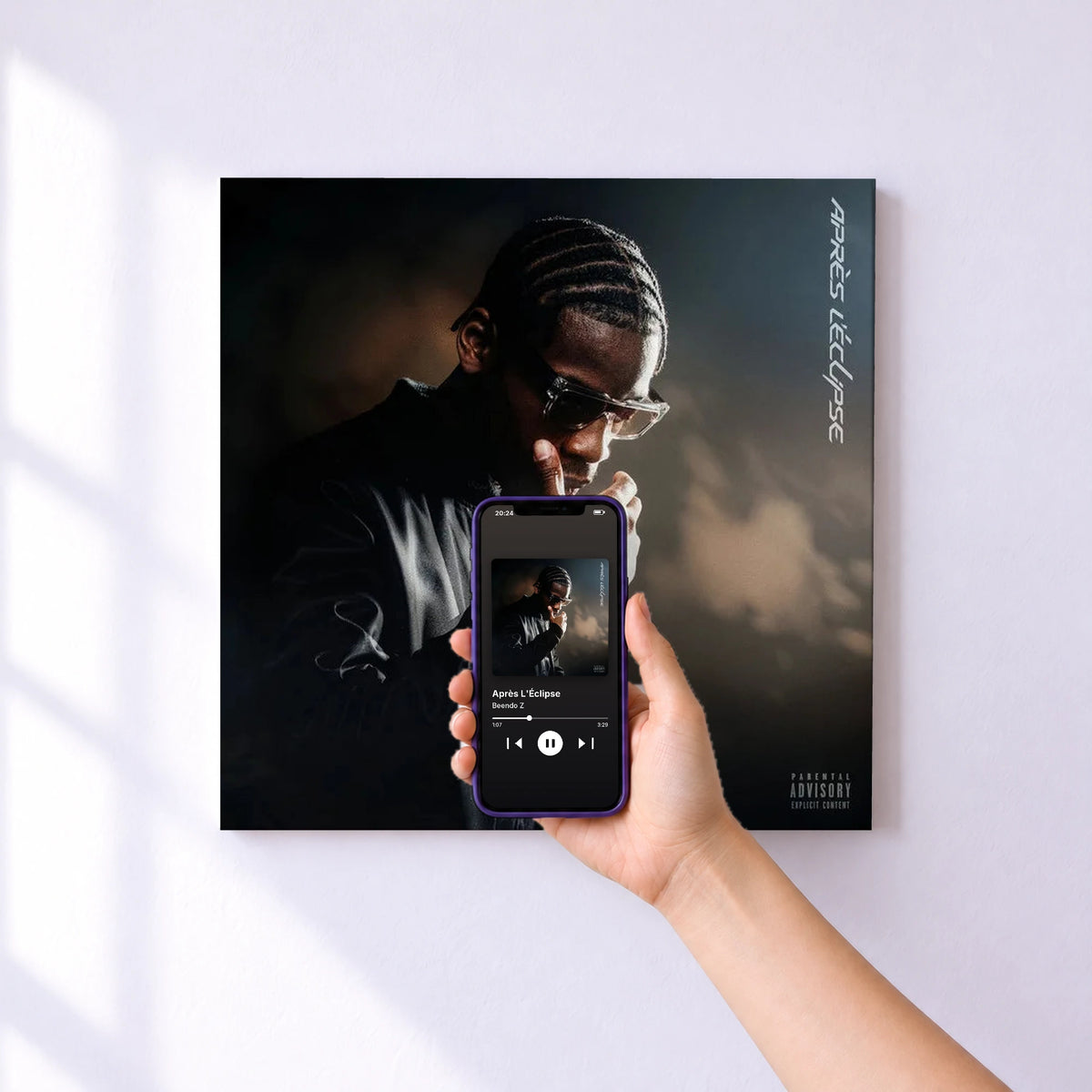 Affiche connectée Après L'Éclipse de Beendo Z au mur : l'album se lance en approchant le téléphone