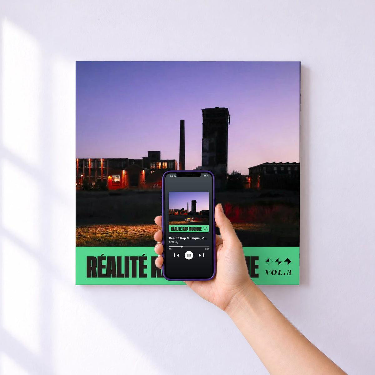 Affiche connectée Réalité Rap Musique, Vol. 3 de BEN plg au mur : l'album se lance en approchant le téléphone