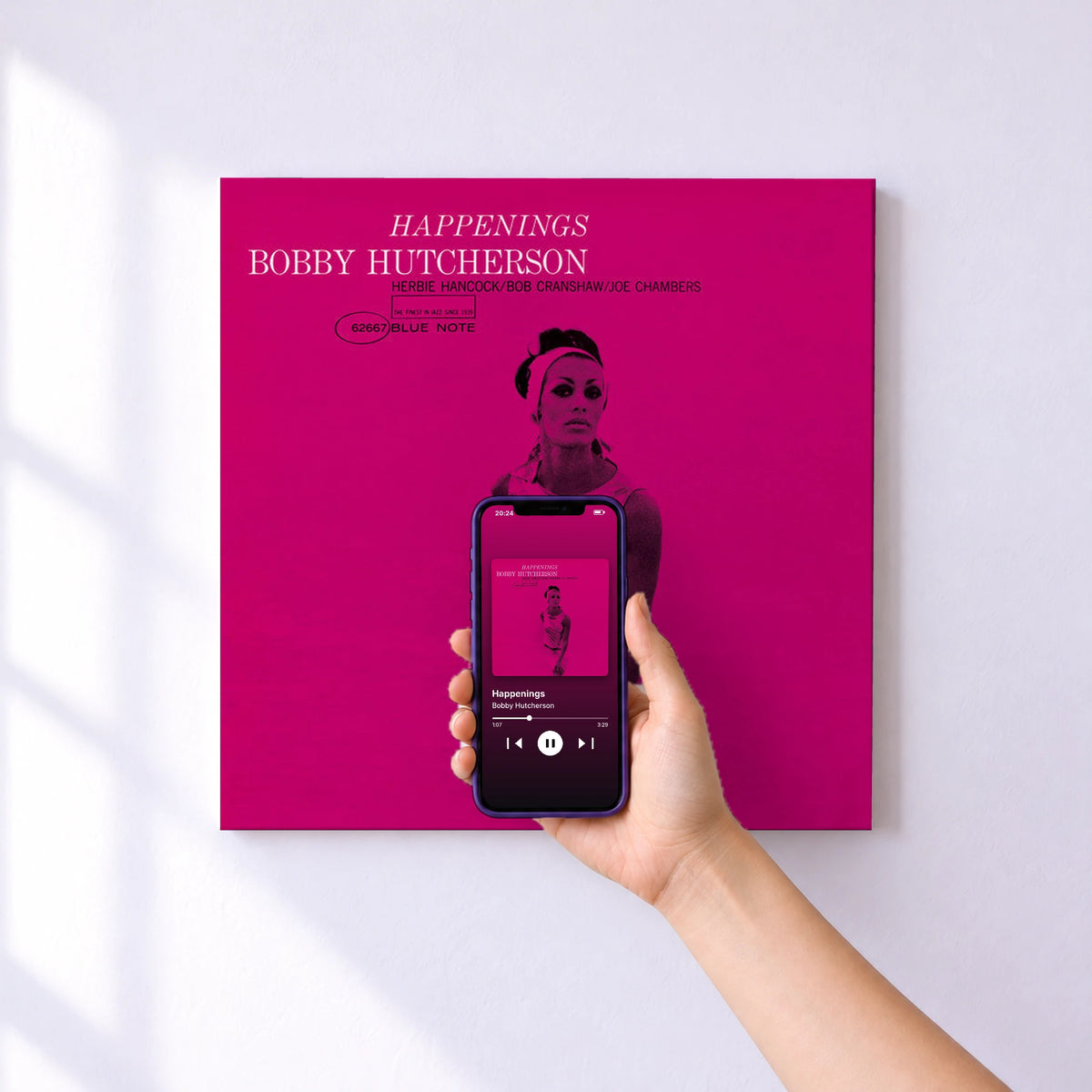 Affiche connectée Happenings de Bobby Hutcherson au mur : l'album se lance en approchant le téléphone
