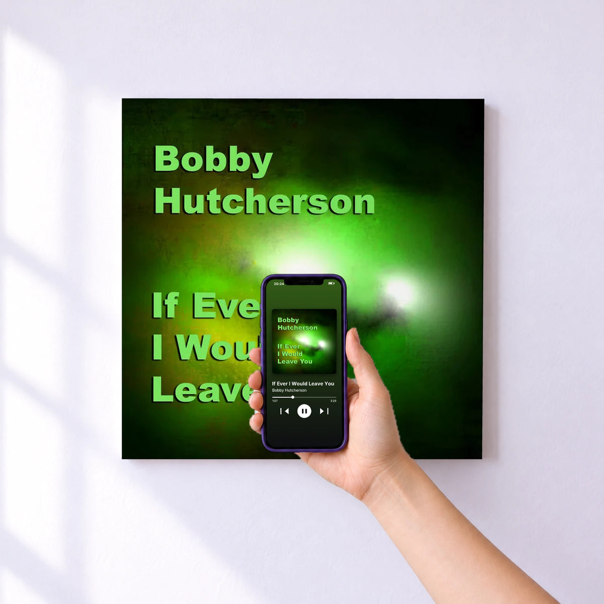 Affiche connectée If Ever I Would Leave You de Bobby Hutcherson au mur : l'album se lance en approchant le téléphone