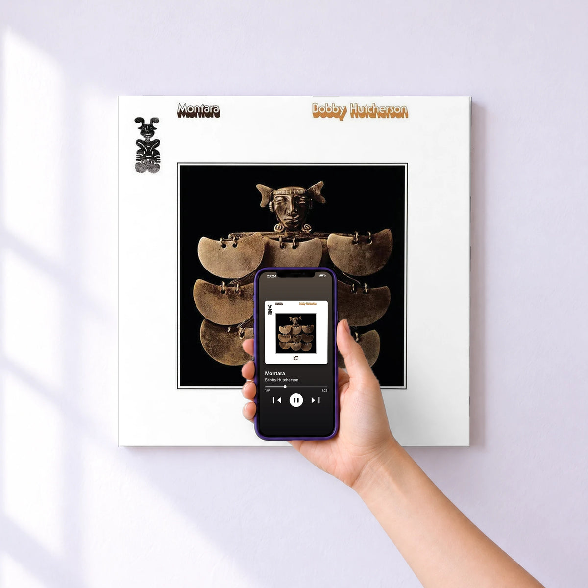 Affiche connectée Montara de Bobby Hutcherson au mur : l'album se lance en approchant le téléphone