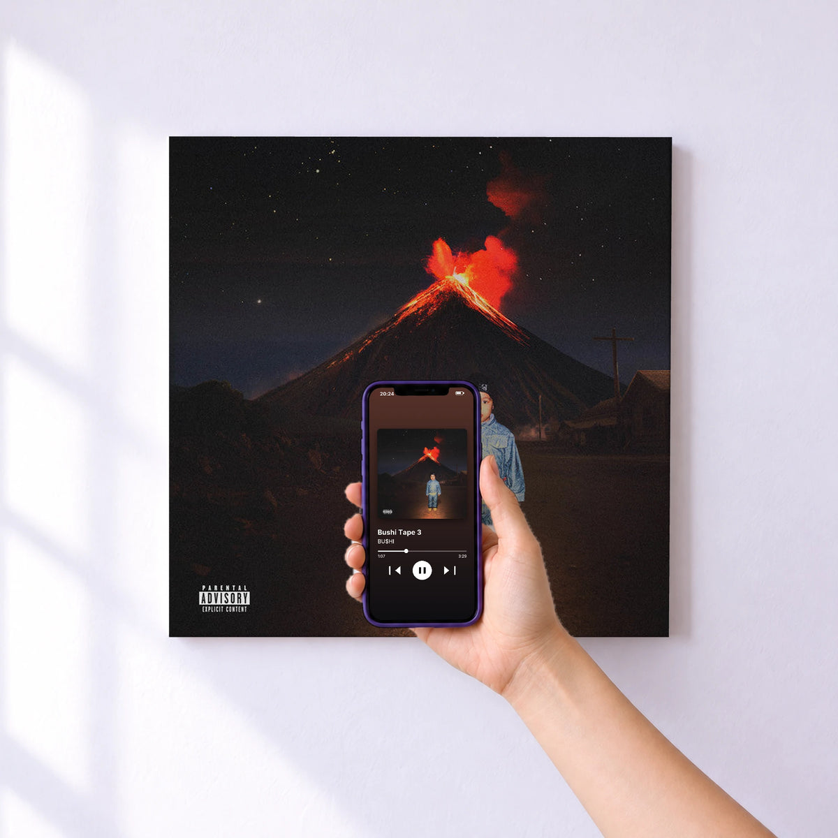 Affiche connectée Bushi Tape 3 de BU$HI au mur : l'album se lance en approchant le téléphone