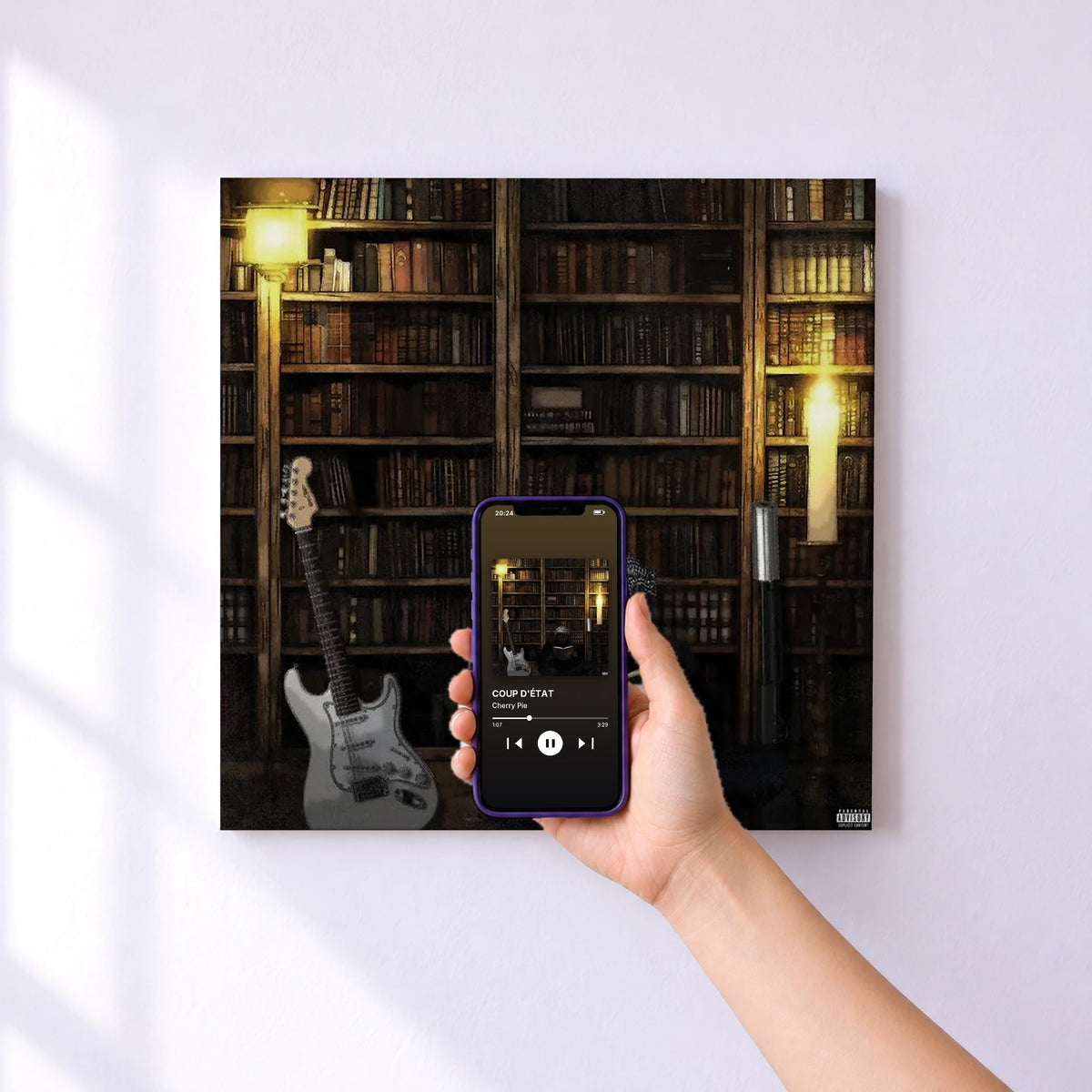 Affiche connectée COUP D'ÉTAT de Cherry Pie au mur : l'album se lance en approchant le téléphone