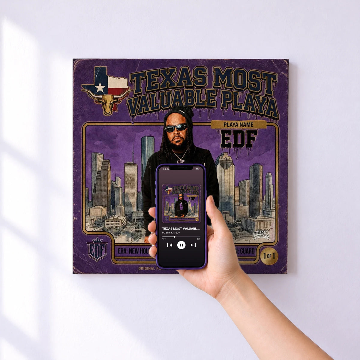 Affiche connectée TEXAS MOST VALUABLE PLAYA (Slim K Slowdown) de DJ Slim K & EDF au mur : l'album se lance en approchant le téléphone