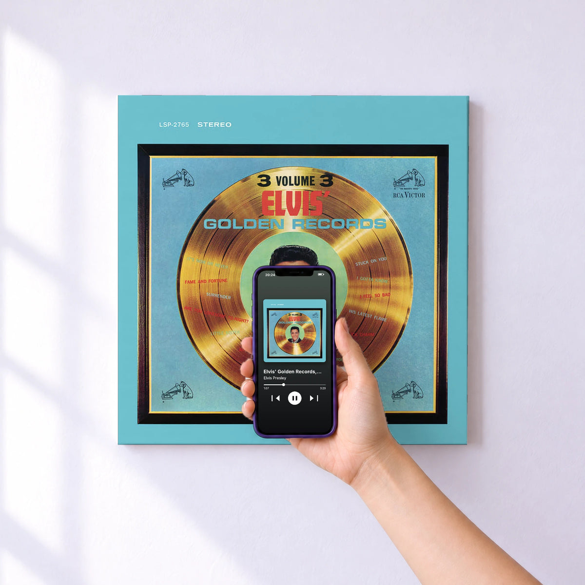 Affiche connectée Elvis' Golden Records, Vol. 3 de Elvis Presley au mur : l'album se lance en approchant le téléphone