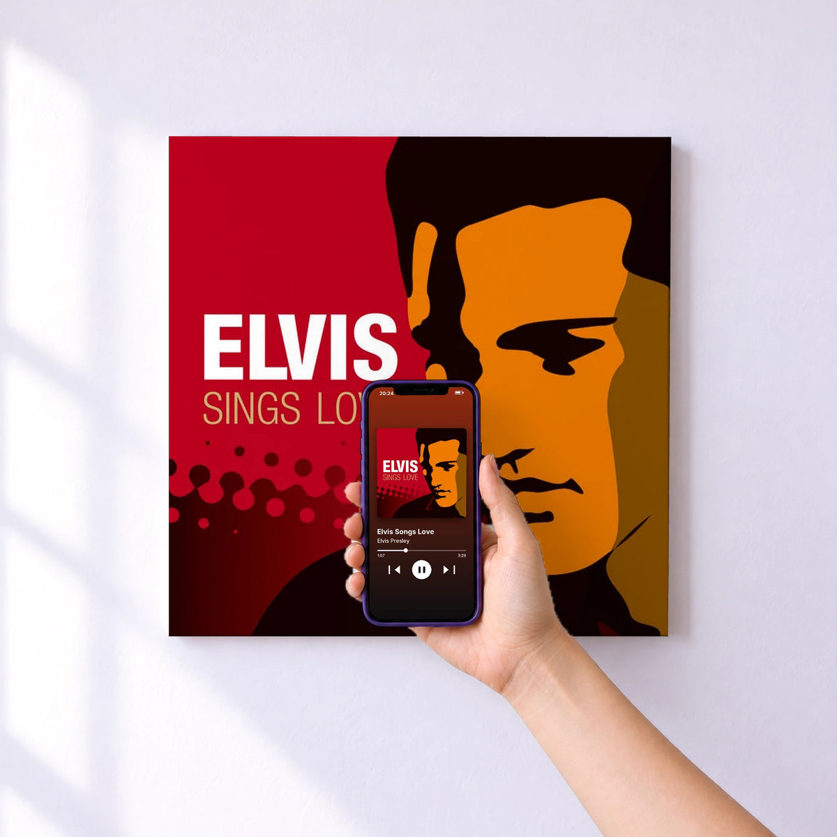 Affiche connectée Elvis Songs Love de Elvis Presley au mur : l'album se lance en approchant le téléphone