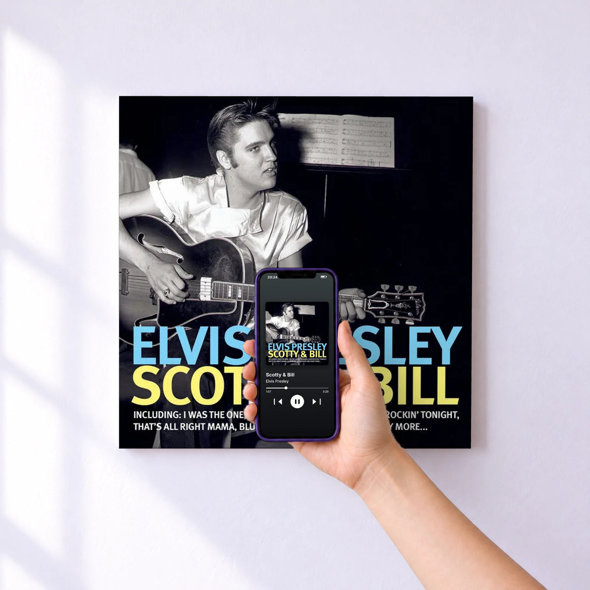 Affiche connectée Scotty & Bill de Elvis Presley au mur : l'album se lance en approchant le téléphone