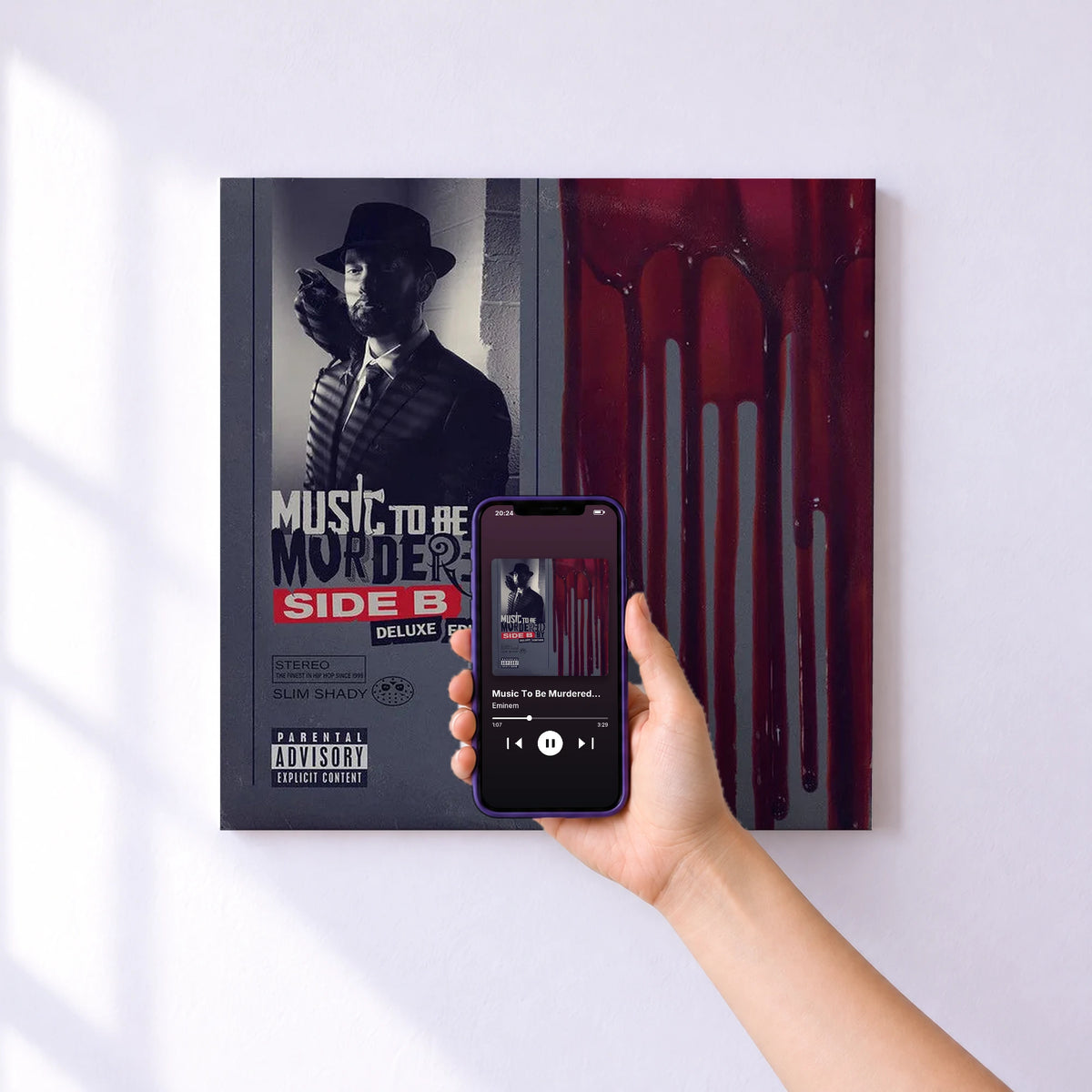 Affiche connectée Music To Be Murdered By - Side B (Deluxe Edition) de Eminem au mur : l'album se lance en approchant le téléphone