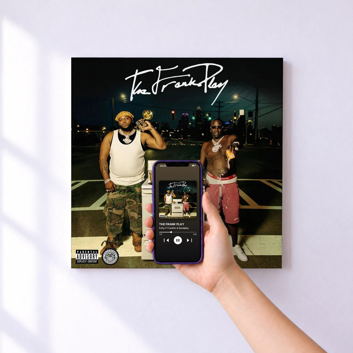 Affiche connectée THE FRANK PLAY de Fetty P Franklin & Bandplay au mur : l'album se lance en approchant le téléphone
