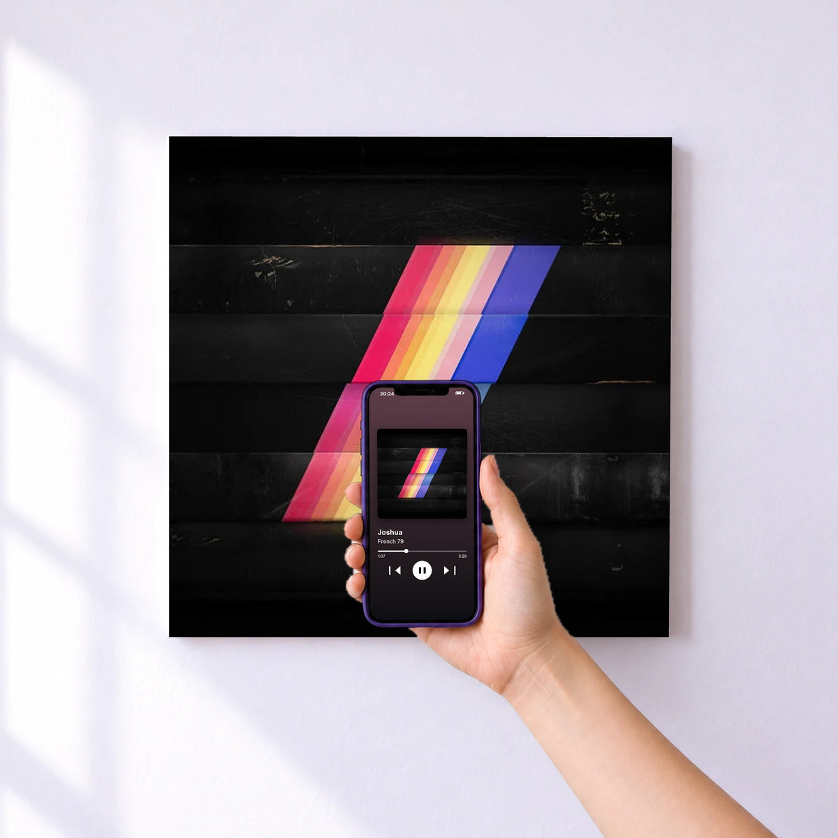 Affiche connectée Joshua de French 79 au mur : l'album se lance en approchant le téléphone