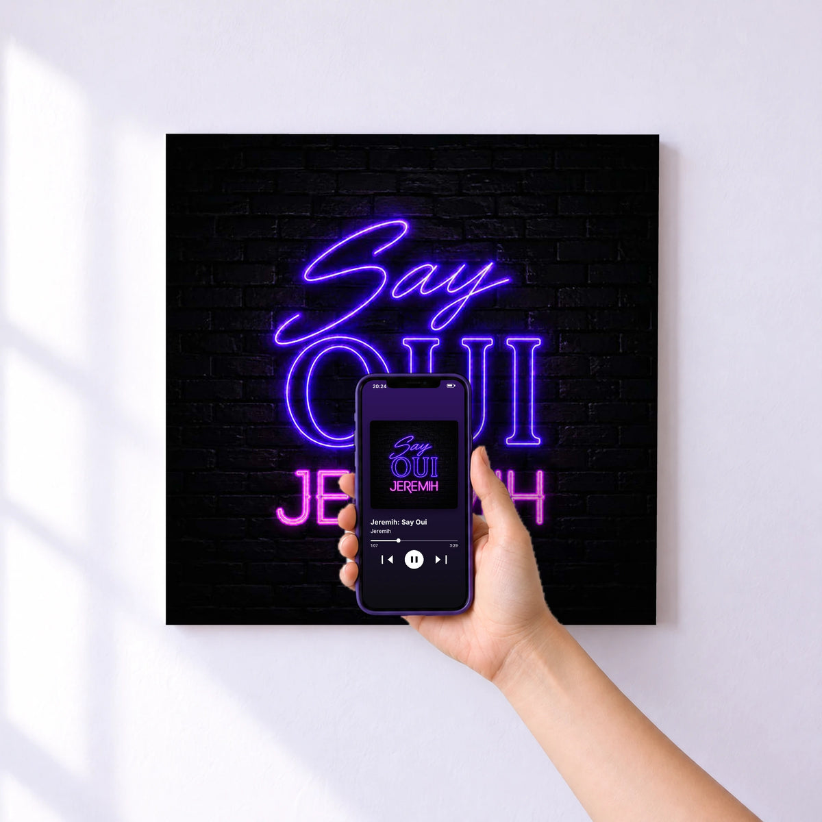 Affiche connectée Jeremih: Say Oui de Jeremih au mur : l'album se lance en approchant le téléphone