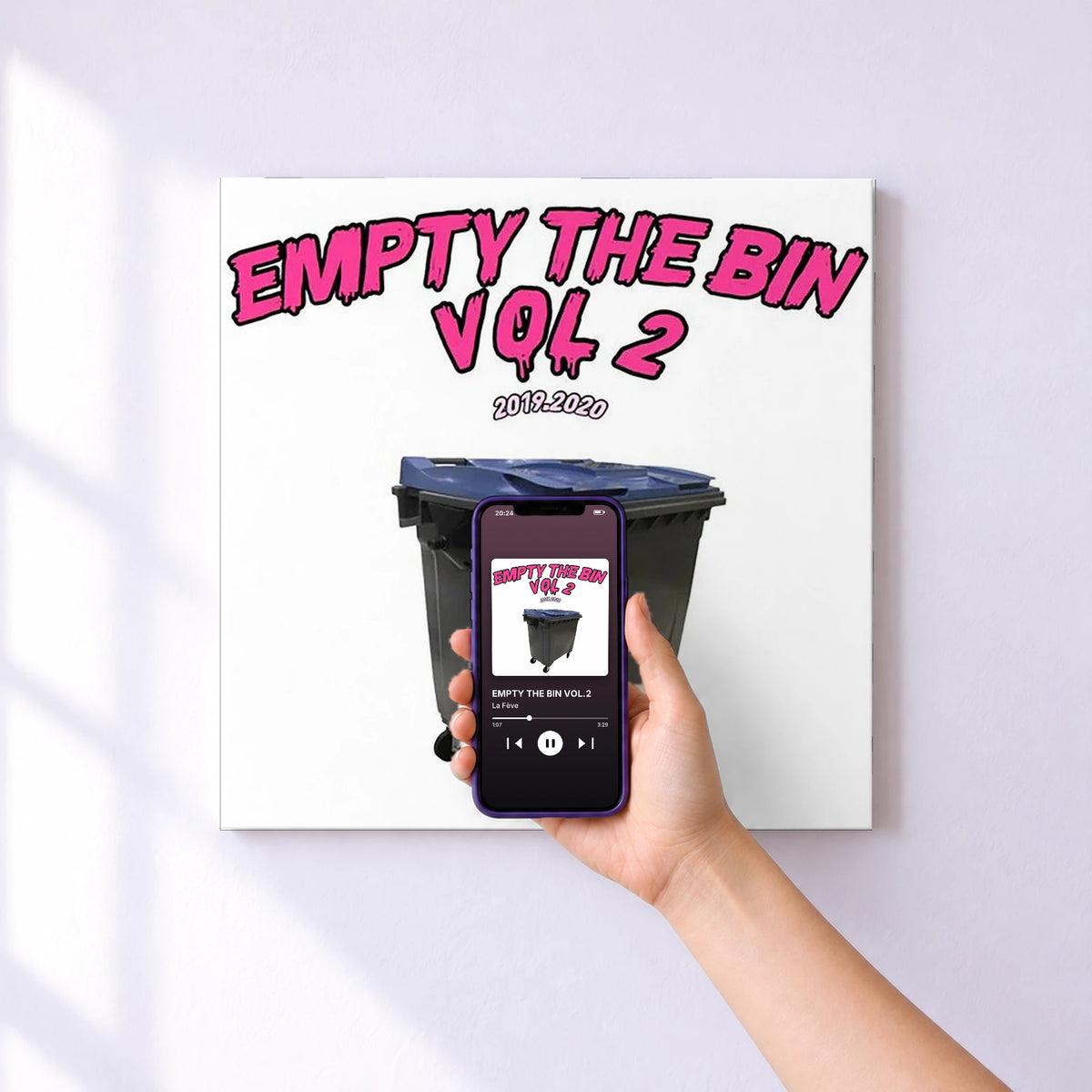 Affiche connectée EMPTY THE BIN VOL.2 de La Fève au mur : l'album se lance en approchant le téléphone