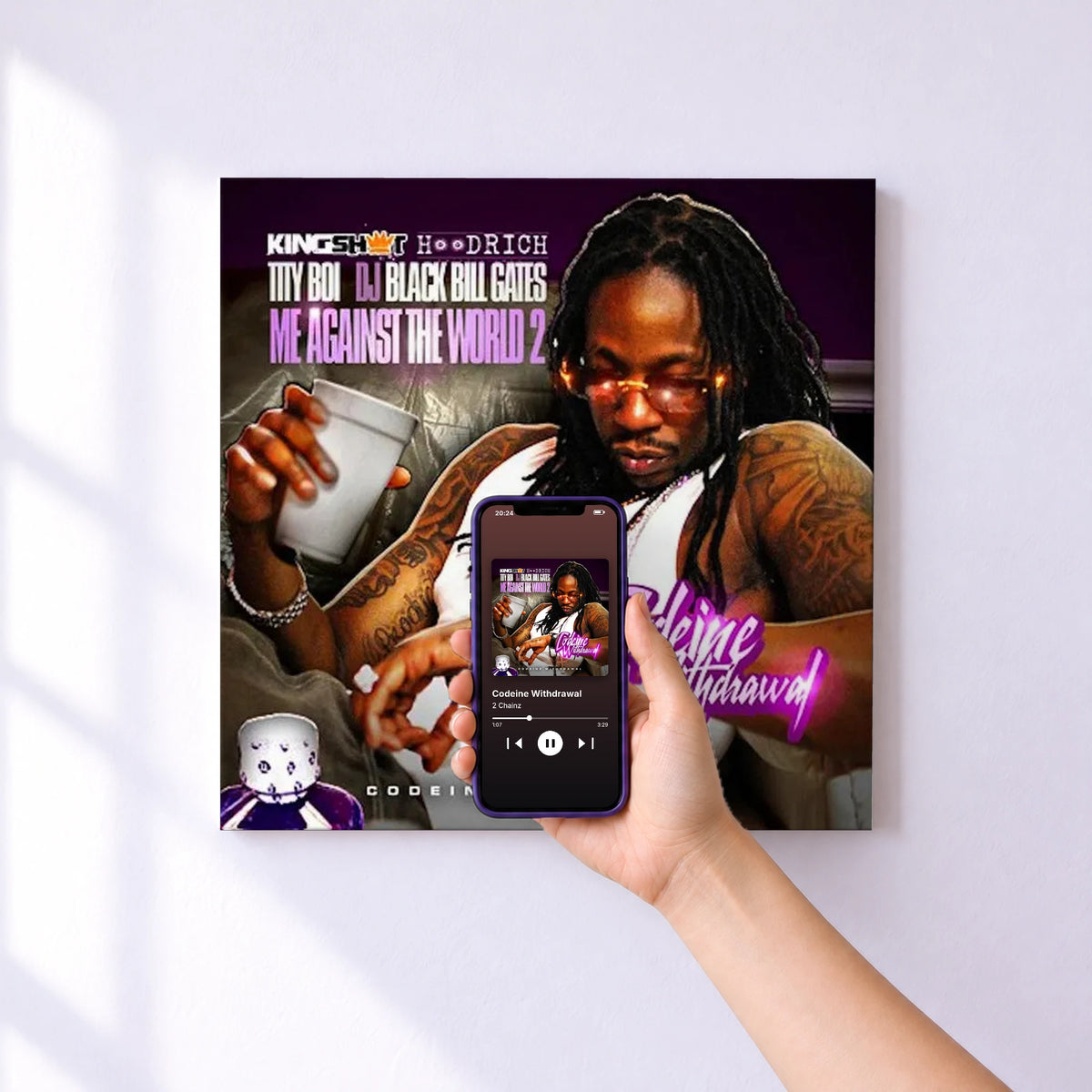 Affiche connectée Codeine Withdrawal de 2 Chainz au mur : l'album se lance en approchant le téléphone