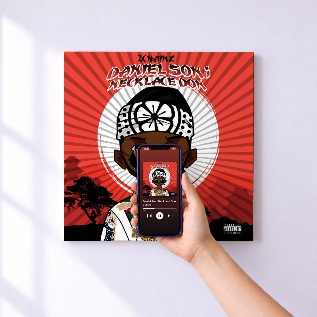 Affiche connectée Daniel Son; Necklace Don de 2 Chainz au mur : l'album se lance en approchant le téléphone