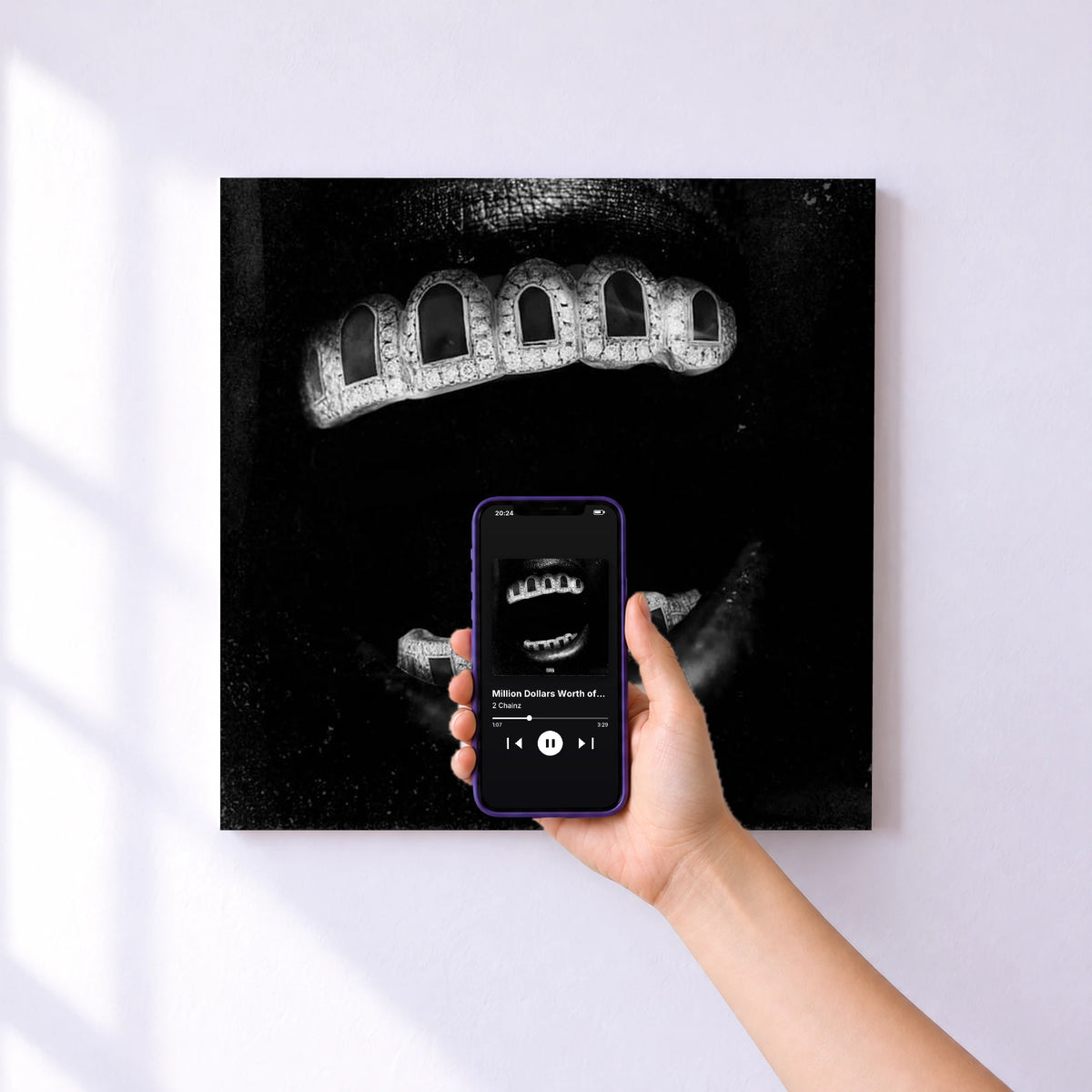 Affiche connectée Million Dollars Worth of Game de 2 Chainz au mur : l'album se lance en approchant le téléphone