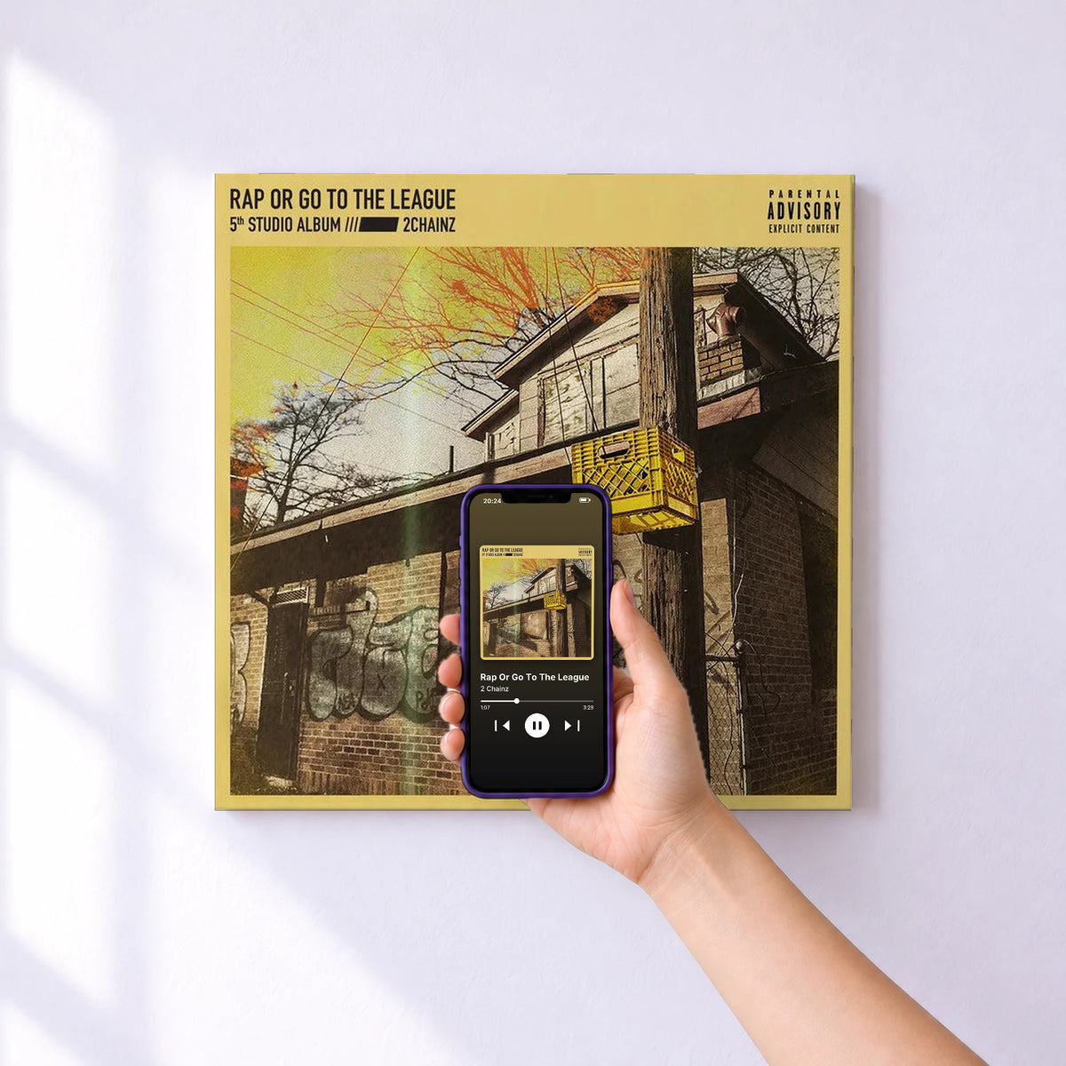 Affiche connectée Rap Or Go To The League de 2 Chainz au mur : l'album se lance en approchant le téléphone