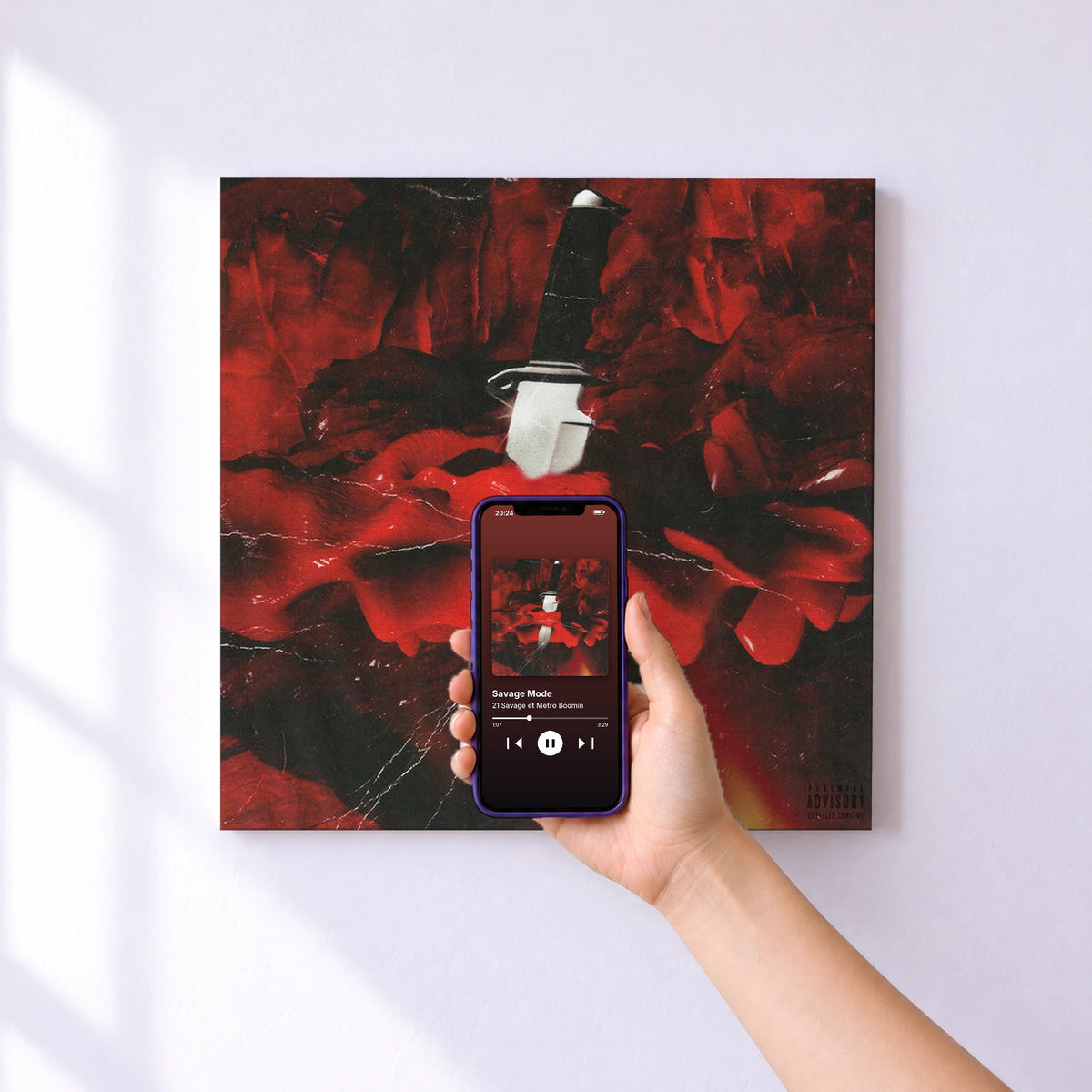 Affiche connectée Savage Mode de 21 Savage et Metro Boomin au mur : l'album se lance en approchant le téléphone
