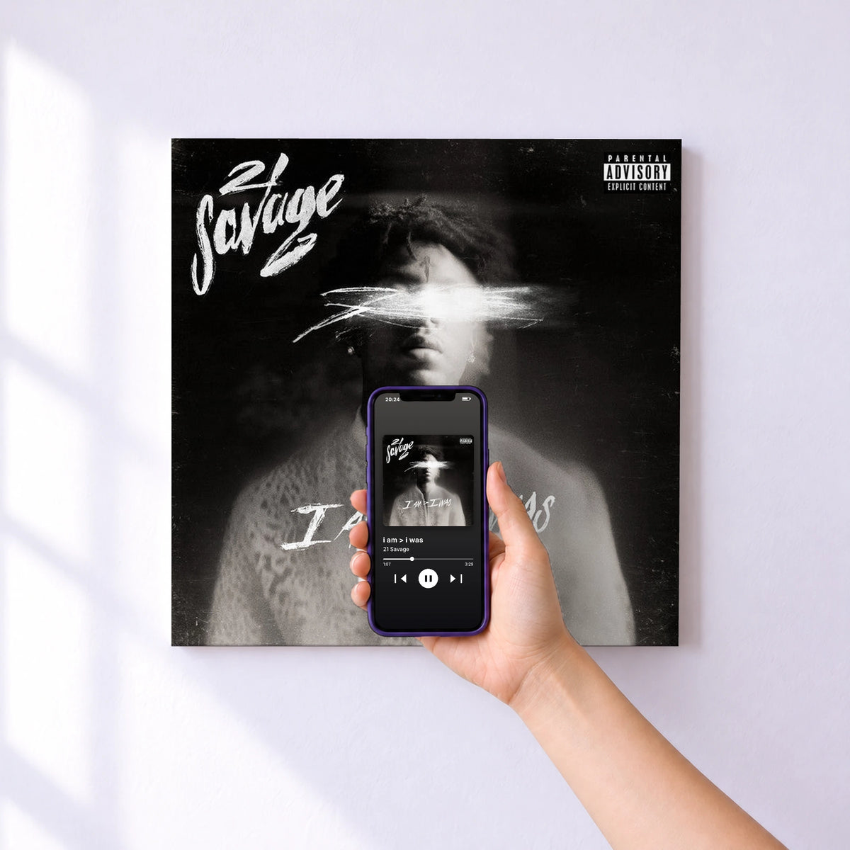 Affiche connectée i am > i was de 21 Savage au mur : l'album se lance en approchant le téléphone