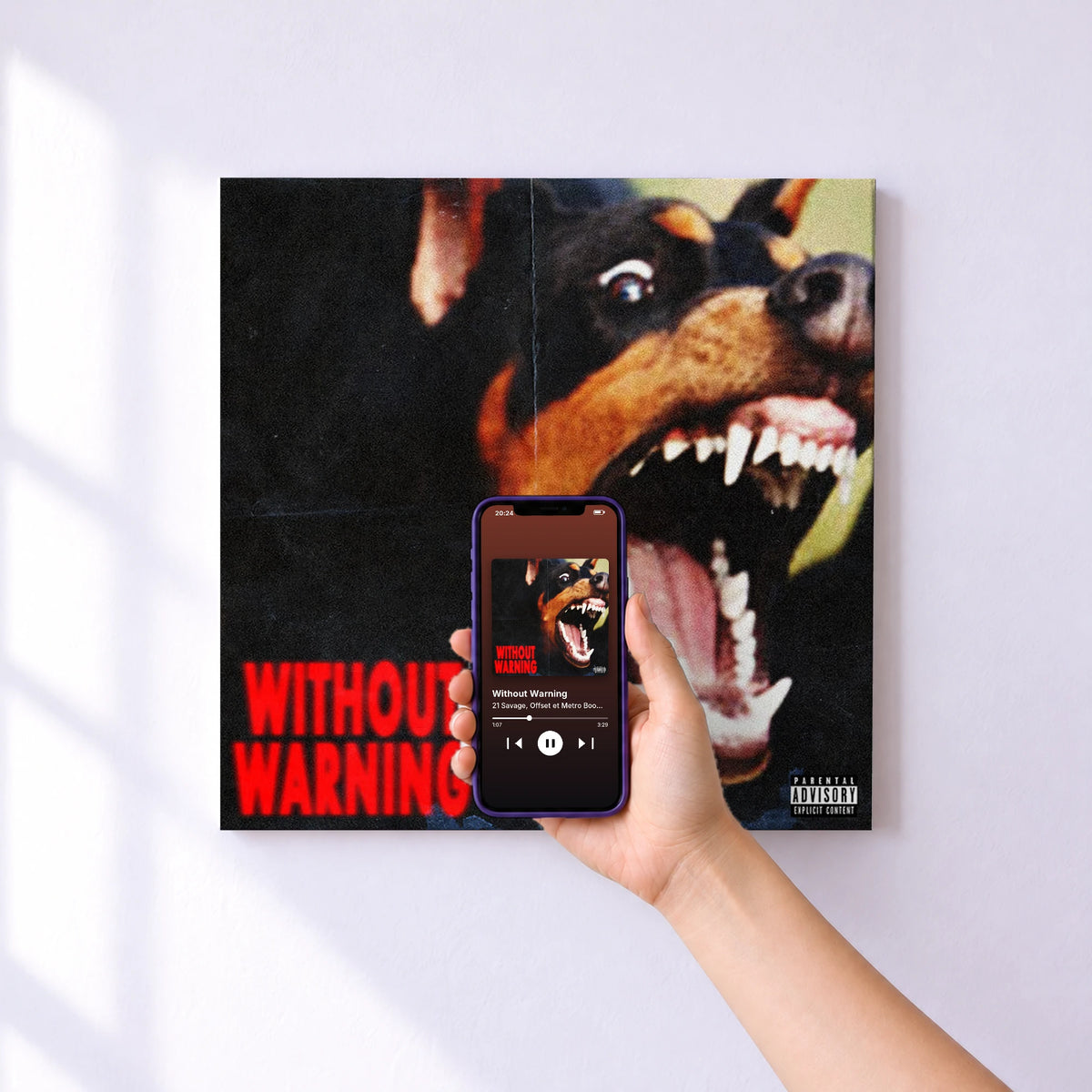 Affiche connectée Without Warning de 21 Savage, Offset et Metro Boomin au mur : l'album se lance en approchant le téléphone