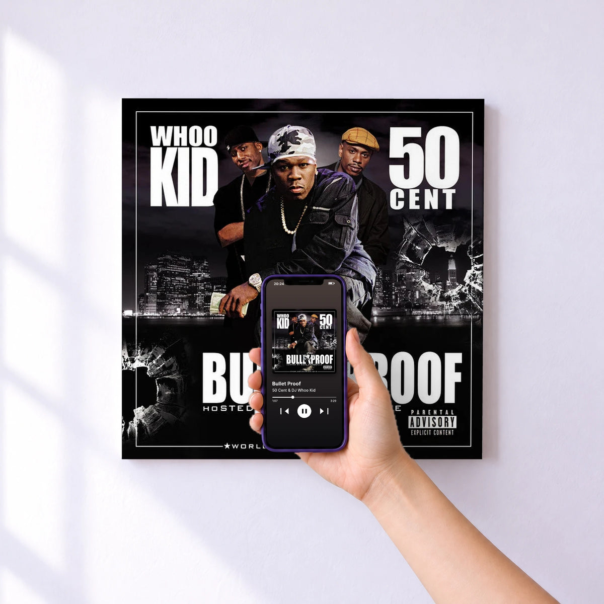 Affiche connectée Bullet Proof de 50 Cent & DJ Whoo Kid au mur : l'album se lance en approchant le téléphone