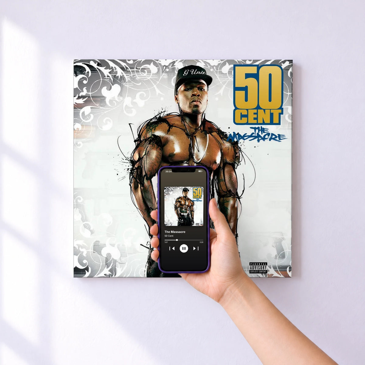 Affiche connectée The Massacre de 50 Cent au mur : l'album se lance en approchant le téléphone