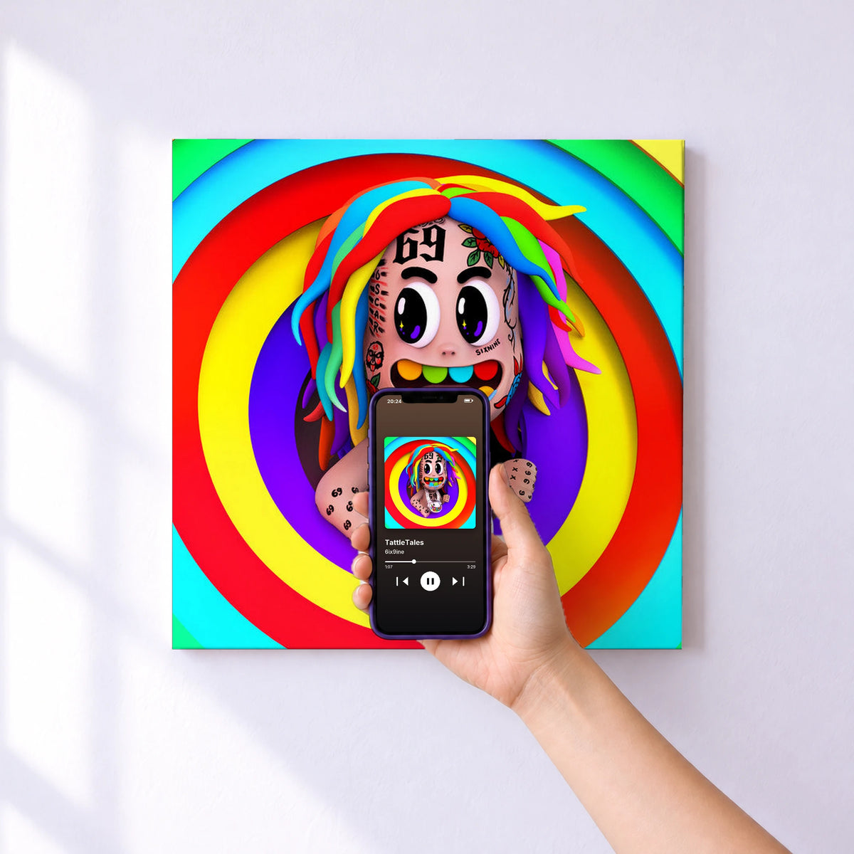 Affiche connectée TattleTales de 6ix9ine au mur : l'album se lance en approchant le téléphone