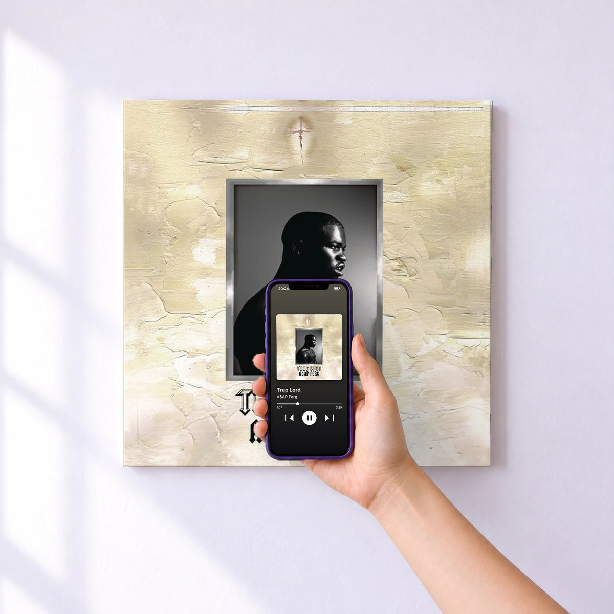 Affiche connectée Trap Lord de A$AP Ferg au mur : l'album se lance en approchant le téléphone